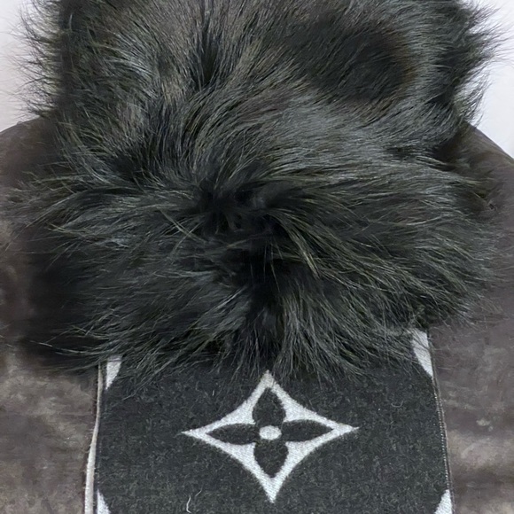 LOUIS VUITTON Reykjavik Fur Scarf - Picture 4 of 8